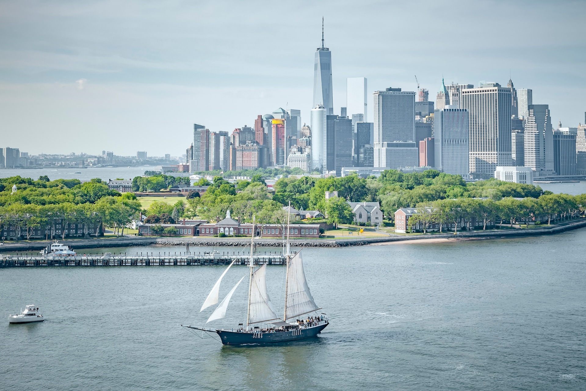 Sailboat on the Hudson, can you sail up the Hudson River concept. 
