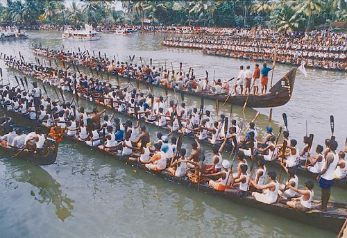 People on boats for the Nehru trophy Boat Race.