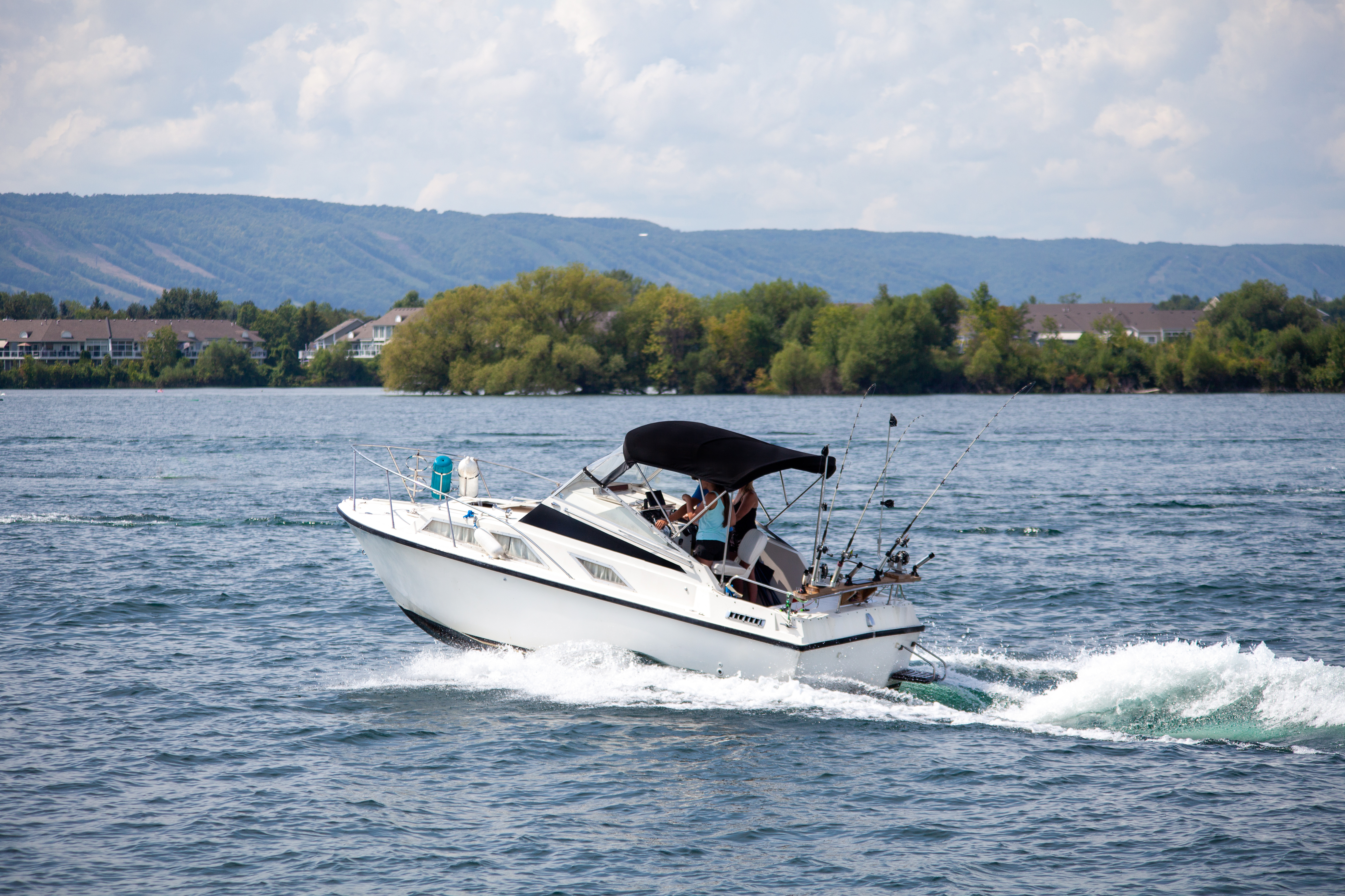 Boat traveling on a lake, how long does the Manitoba boating license test take concept. 