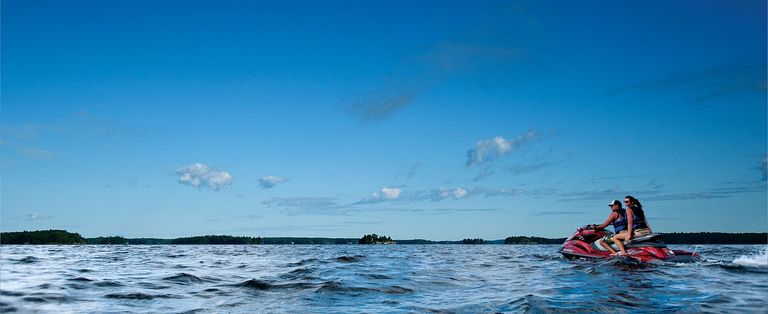Man and woman on jet ski, boating license for jet ski in Manitoba concept.