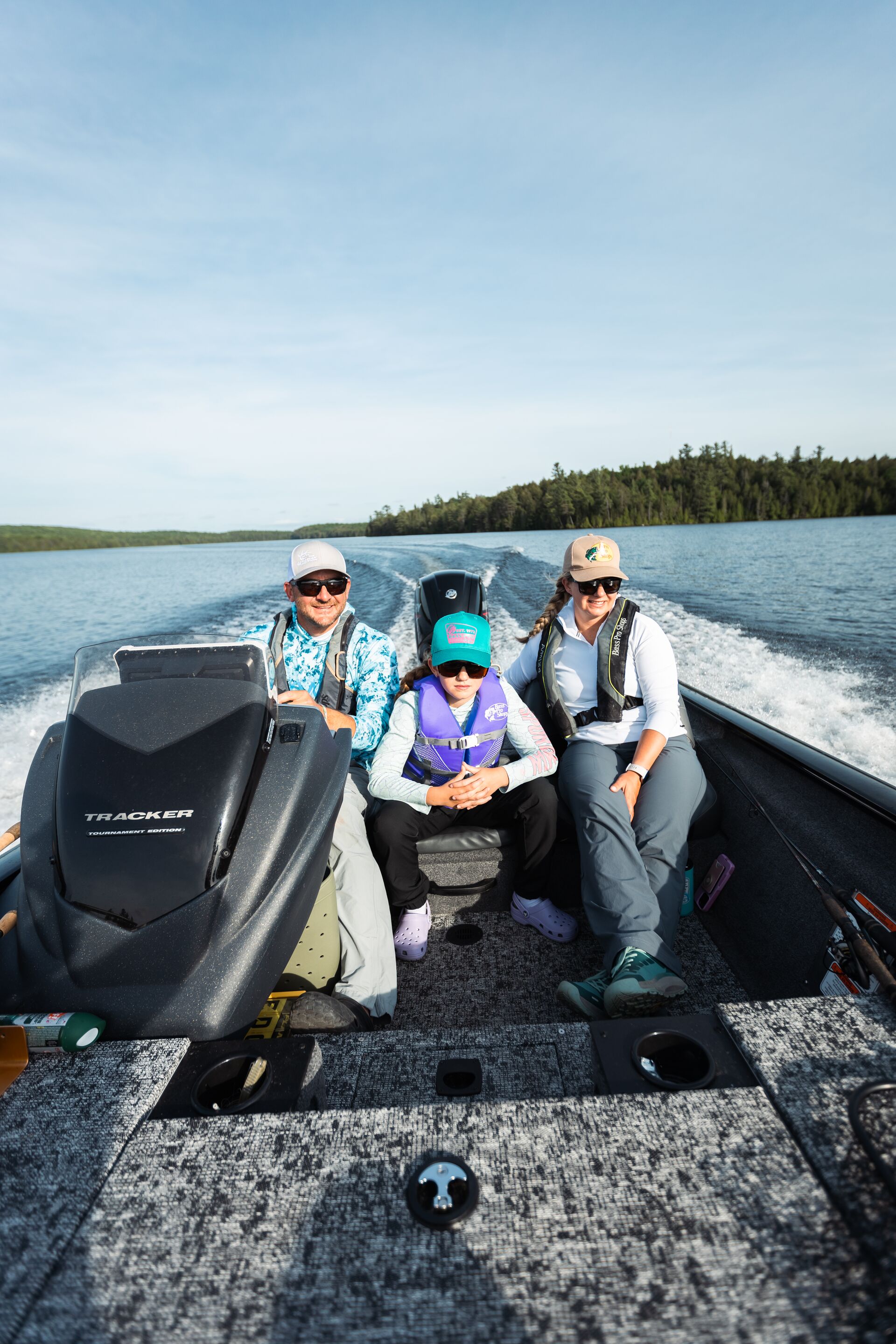 Parents and child on a boat, how old to operate a boat Canada concept.